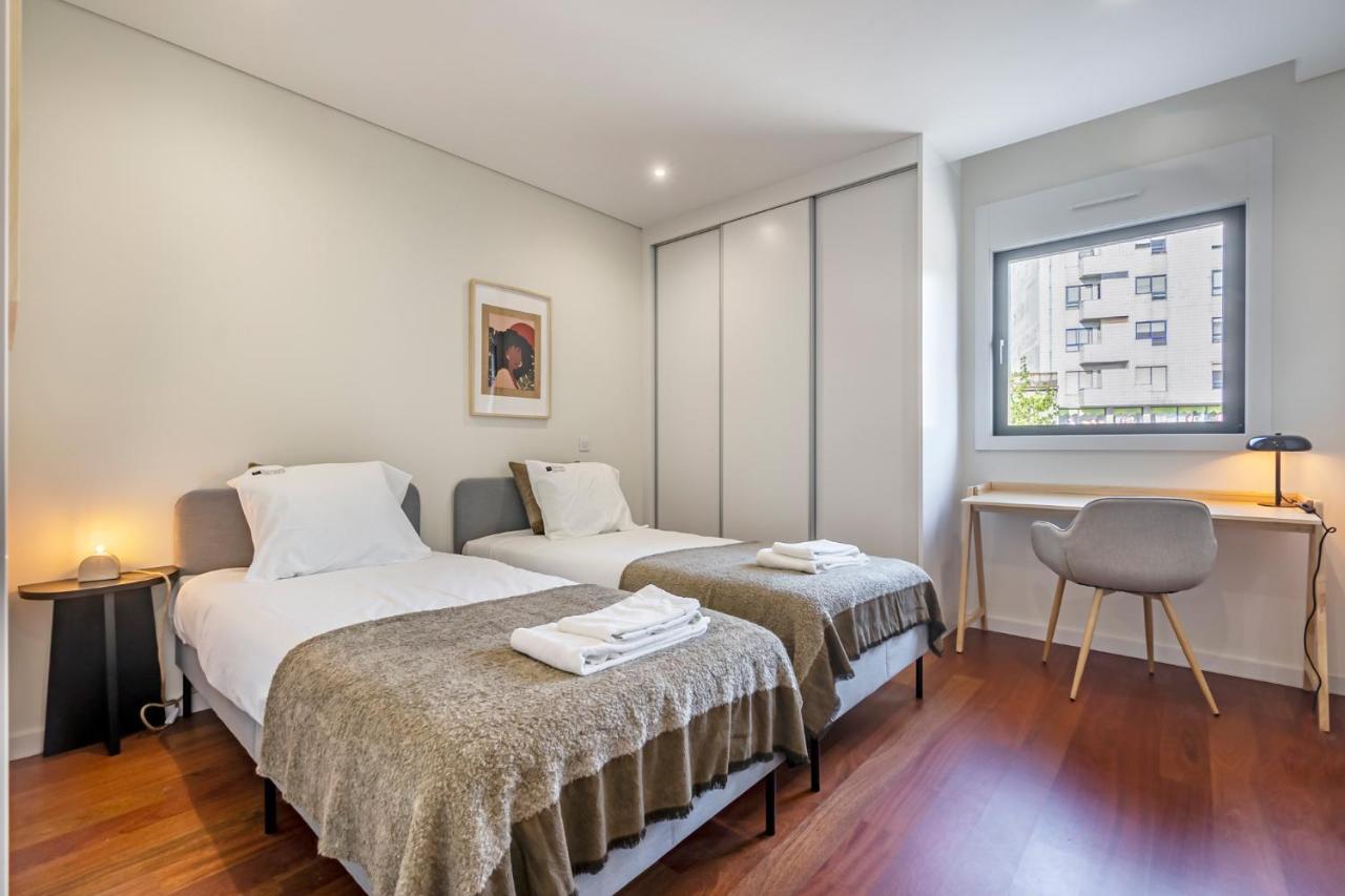 Nomads Lux - 2Bdr & Parking Flores Square Porto Kültér fotó